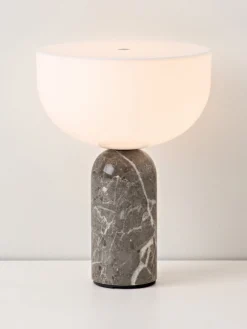 New Works Lámpara de mesa pequeña móvil de mármol Kizu, regulable^ Lámparas De Mesa|Lámparas De Techo
