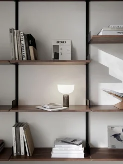 New Works Lámpara de mesa pequeña móvil de mármol Kizu, regulable^ Lámparas De Mesa|Lámparas De Techo