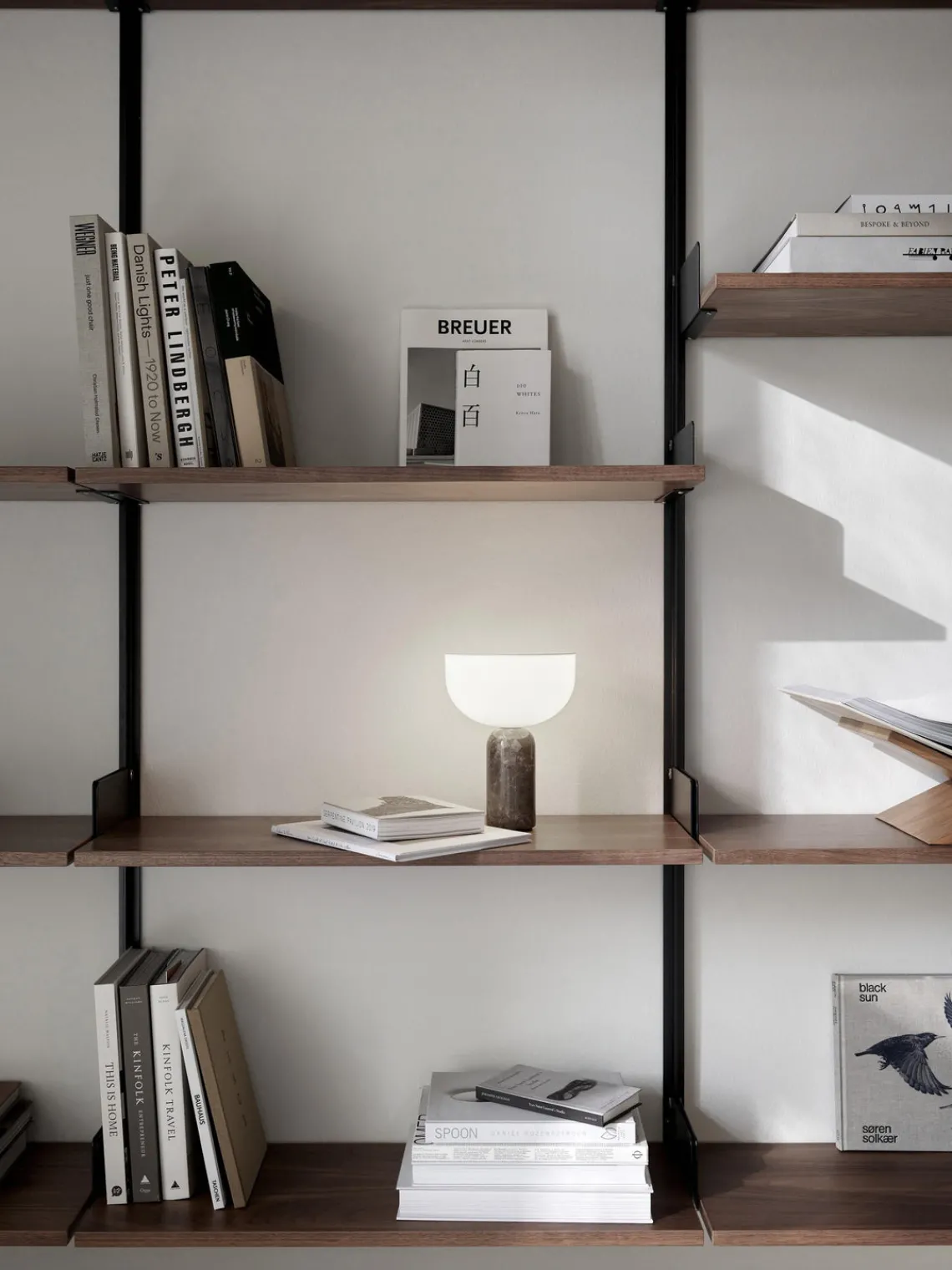 New Works Lámpara de mesa pequeña móvil de mármol Kizu, regulable^ Lámparas De Mesa|Lámparas De Techo