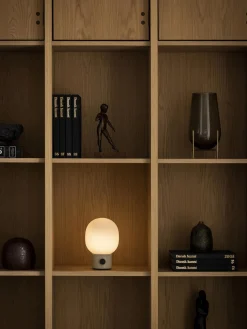 Audo Copenhagen Lámpara de mesa pequeña regulable con puerto USB JWDA^ Lámparas De Mesa|Lámparas De Techo