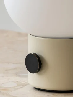 Audo Copenhagen Lámpara de mesa pequeña regulable con puerto USB JWDA^ Lámparas De Mesa|Lámparas De Techo