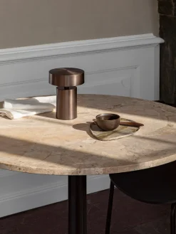 Audo Copenhagen Lámpara de mesa pequeña regulable Columna, portátil^ Lámparas De Techo|Lámparas De Mesa
