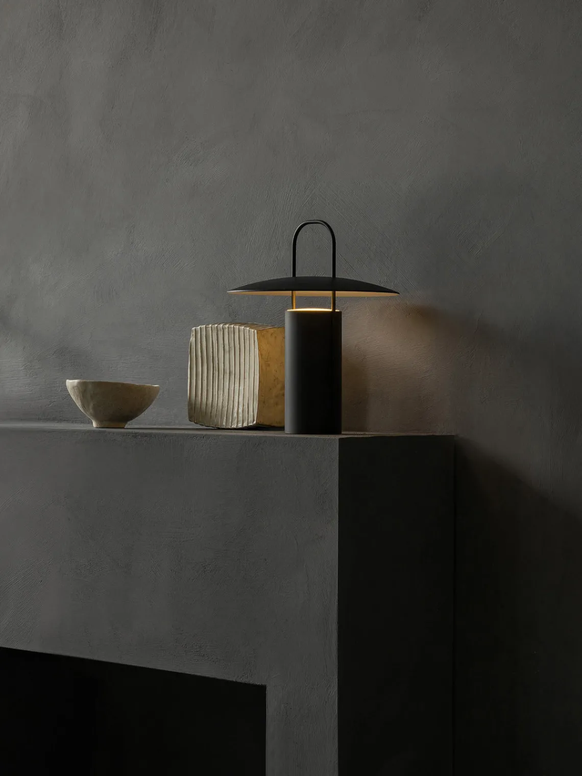 Audo Copenhagen Lámpara de mesa regulable LED Ray, con puerto USB