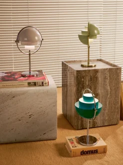 GUBI Lámpara de mesa regulable y ajustable Multi-Lite, portátil
