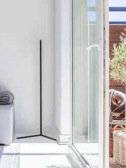 Nova Luce Lámpara de pie LED V-line