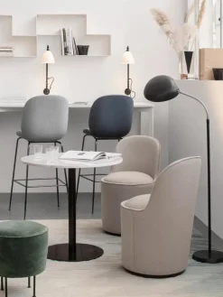 GUBI Lámpara de pie pequeña regulable Cobra