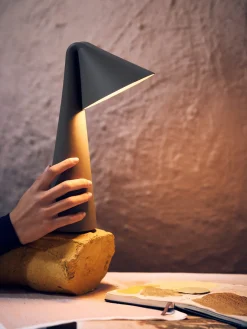 Frandsen Lámpara de sobremesa LED regulable Ami, portátil