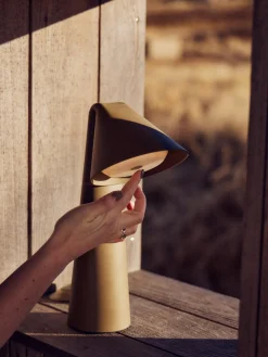 Frandsen Lámpara de sobremesa LED regulable Ami, portátil