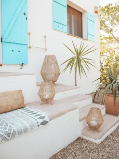 NewGarden Lámpara LED para exterior regulable Sisine, con control remoto, portátil