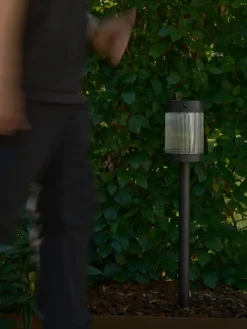 Lámpara solar LED para exterior Coupar, con sensor de movimiento^ Lámparas De Pie Para Exterior|Luces De Suelo Exterior