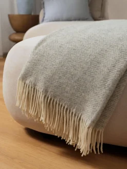 Manta de lana con estampado de espiga y flecos Tirol-Mona^ Mantas