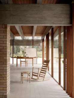 Carl Hansen & Søn Mecedora de madera de roble CH45