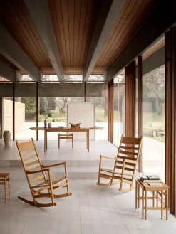 Carl Hansen & Søn Mecedora de madera de roble CH45