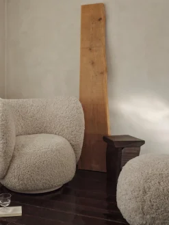 Ferm Living Mesa auxiliar artesanal de madera de mango Silva