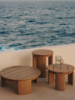 Mesa auxiliar de jardín redonda de madera de eucalipto Xoriguer