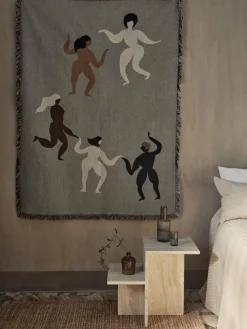 Ferm Living Mesa auxiliar de travertino con dos estantes Distinct