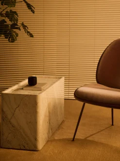 GUBI Mesa auxiliar de travertino Pietra