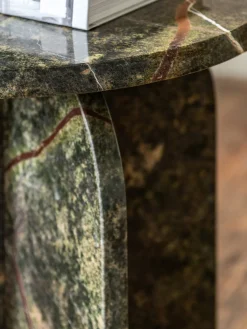 Mesa auxiliar redonda de mármol Amalfi^ Mesas Auxiliares