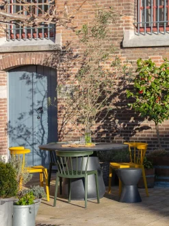 Mesa auxiliar redonda para exterior de cemento Dover^ Mesas Auxiliares De Jardín|Mesas Auxiliares De Jardí­N