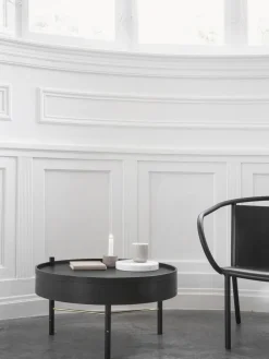 Audo Copenhagen Mesa de centro con espacio de almacenamiento Turning Table