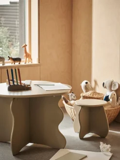 Ferm Living Kids Mesa infantil de madera en forma orgánica Slope^Niños Decoración Infantil|Mesas Y Sillas Infantiles