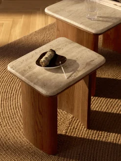 Westwing Collection Mesas auxiliares de madera de roble con tablero de travertino Chandler, 2 uds.