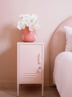 Niños Mustard Made Mesita de noche de metal The Shorty, apertura de puerta izquierda o derecha