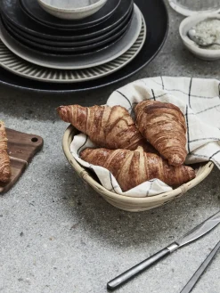 House Doctor Panera artesanal de ratán Conical