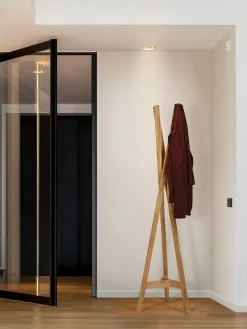 Woodman Perchero de madera de roble Clift