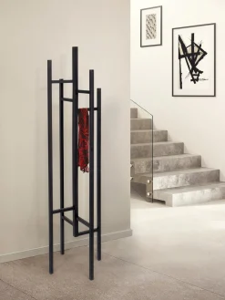 Woodman Perchero de pie de madera de roble Eigen