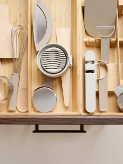 Zone Denmark Pinzas de madera de haya Singles^ Utensilios De Cocina