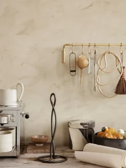 Ferm Living Portarrollos artesanal de metal Curvature^ Almacenaje De Cocina