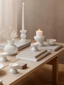 Lyngby Porcelaen Portavelas de porcelana con relieves Tura^ Portavelas|Jarrones