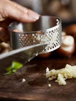 Zone Denmark Prensa de ajos Singles Matt