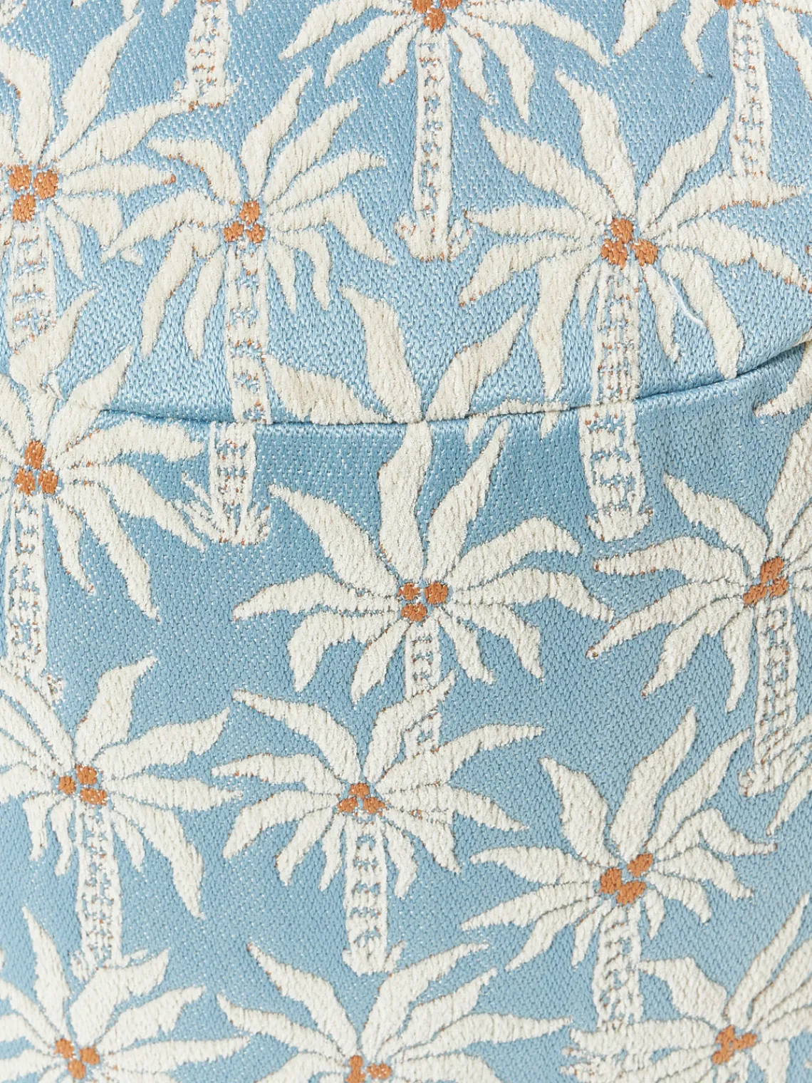 Palais Puf artesanal interior/exterior Laura