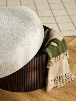 Westwing Collection Puf grande tapizado en borreguillo bouclé con espacio de almacenamiento Nala