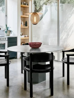 GUBI Silla con reposabrazos con madera de pino Daumiller^ Sillas Con Reposabrazos|Sillas