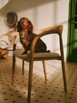 Westwing Collection Silla con reposabrazos de madera de fresno y asiento tapizado Camille^ Sillas De Madera|Sillas Con Reposabrazos