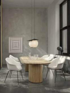 GUBI Silla con reposabrazos en tejido bouclé Bat