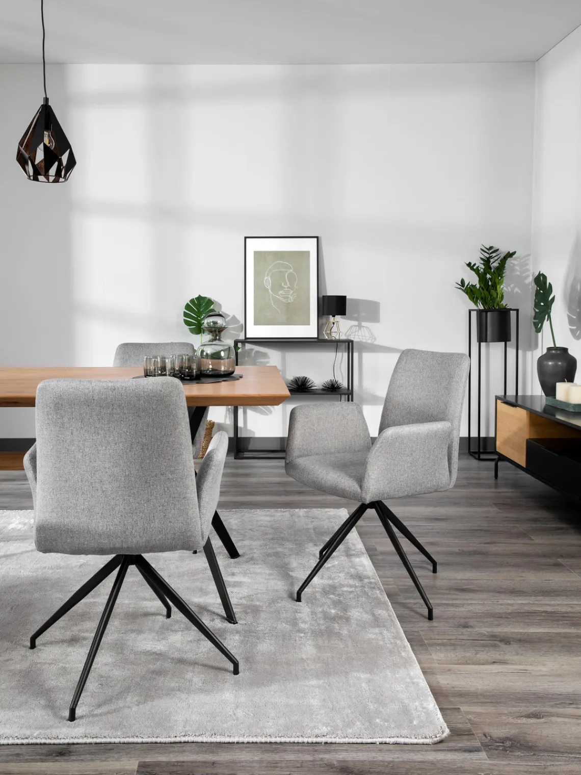 Silla con reposabrazos giratoria Naya