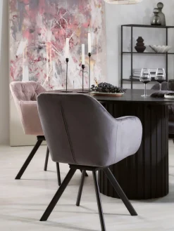 Silla con repozabrazos de terciopelo Lola