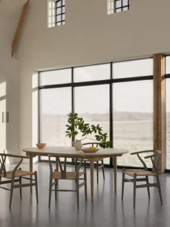 Carl Hansen & Søn Silla de madera con asiento tejido a mano CH24