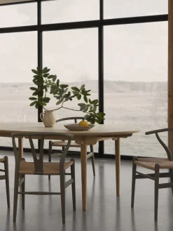 Carl Hansen & Søn Silla de madera con asiento tejido a mano CH24