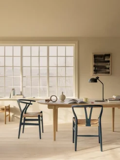 Carl Hansen & Søn Silla de madera con asiento tejido a mano CH24