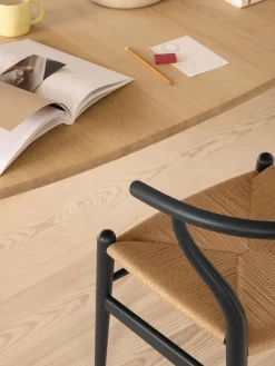 Carl Hansen & Søn Silla de madera con asiento tejido a mano CH24