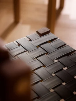 Westwing Collection Silla de madera con asiento de cuero Liza