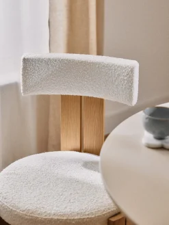 Westwing Collection Silla de madera con tapizado bouclé Katya