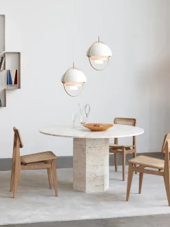 GUBI Silla de madera de roble con tejido vienés C-Chair