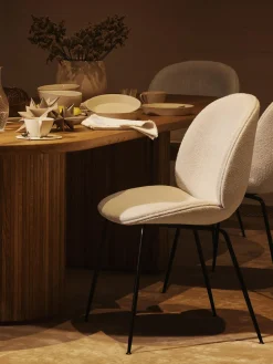 GUBI Silla tapizada en tejido bouclé Beetle^ Sillas