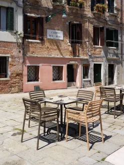 Nardi Sillas de jardín apilables con reposabrazos Doga, 2 uds.